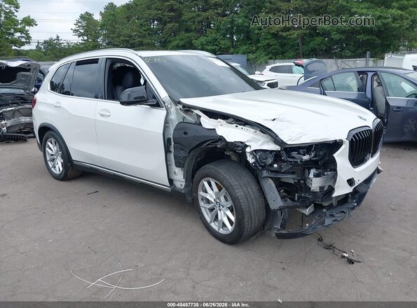 5UXCR6C03L9B79699 2020 BMW X5 White Widok z przodu