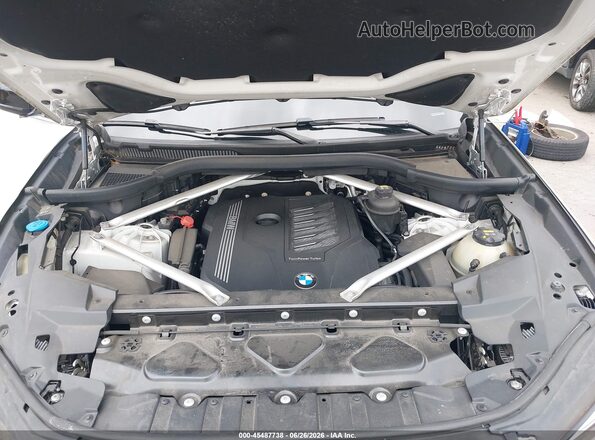 5UXCR6C03L9B79699 2020 BMW X5 White Widok z tyłu