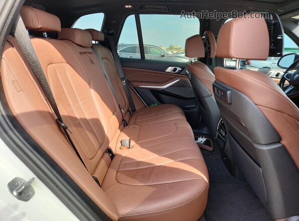 5UXCR6C04L9D02264 2020 BMW X5 Белый Вид задней части салона