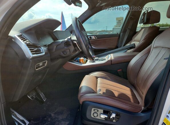 5UXCR6C04L9D02264 2020 BMW X5 Белый Вид салона спереди