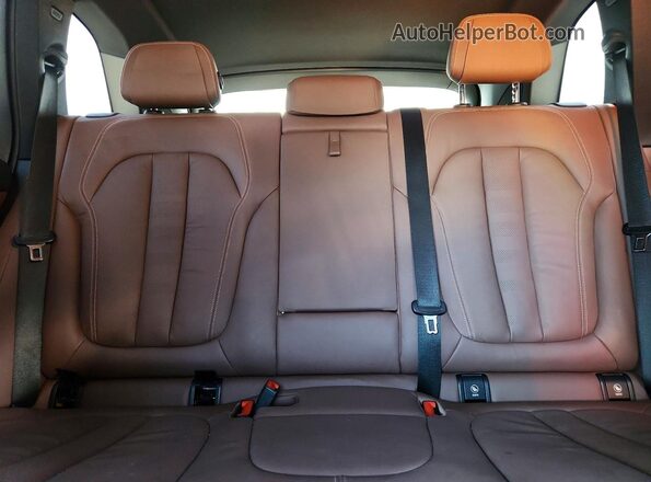 5UXCR6C05L9B09296 2020 BMW X5 Gray Rear seats view
