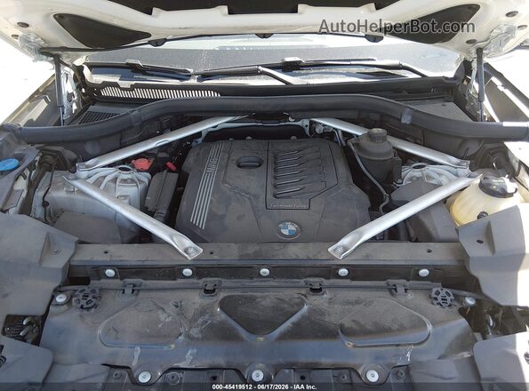 5UXCR6C06L9B72536 2020 BMW X5 White Widok z tyłu