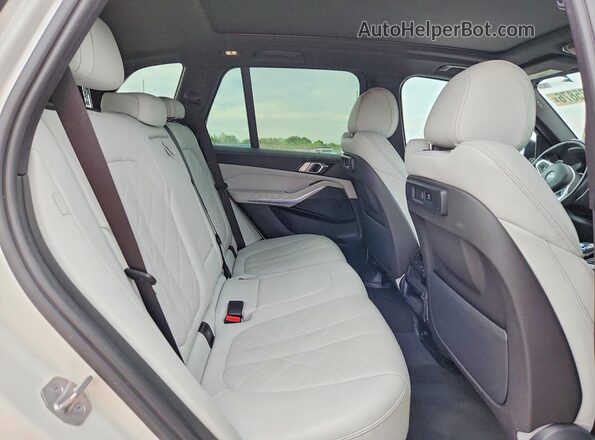 5UXCR6C09P9P20578 2023 BMW X5 White 