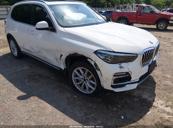 5UXCR6C56KLK82089 2019 BMW X5 White Front view