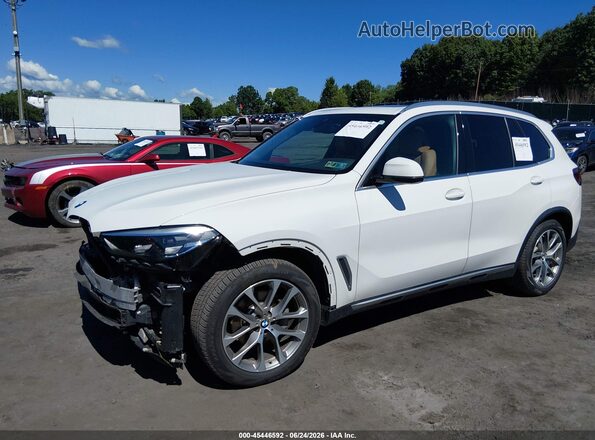 5UXCR6C5XKLL01663 2019 BMW X5 White Vista tres cuartos delantera izquierda