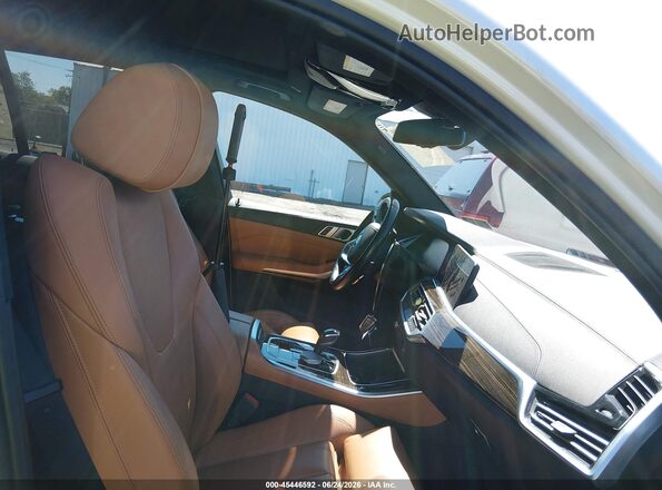 5UXCR6C5XKLL01663 2019 BMW X5 White Vista interior delantera