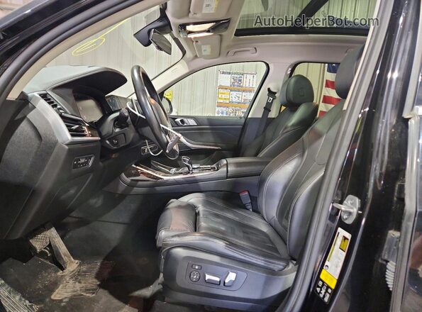 5UXCW2C00M9F66858 2021 BMW X7 Черный Вид салона спереди