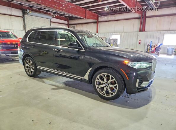5UXCW2C00M9F66858 2021 BMW X7 Черный Передняя правая четверть