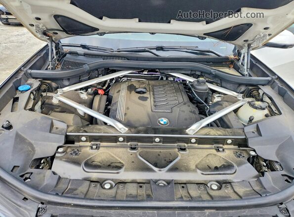 5UXCW2C03M9E78709 2021 BMW X7 White Rear interior view