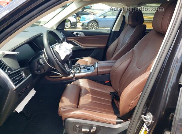 5UXCW2C05L9A00189 2020 BMW X7 Gray Front interior view