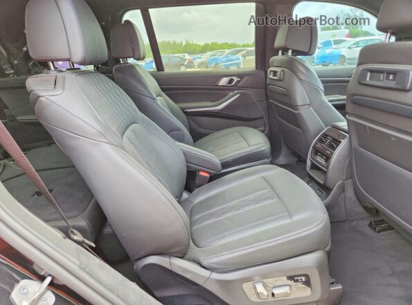 5UXCW2C05N9J59746 2022 BMW X7 Black Rear interior view