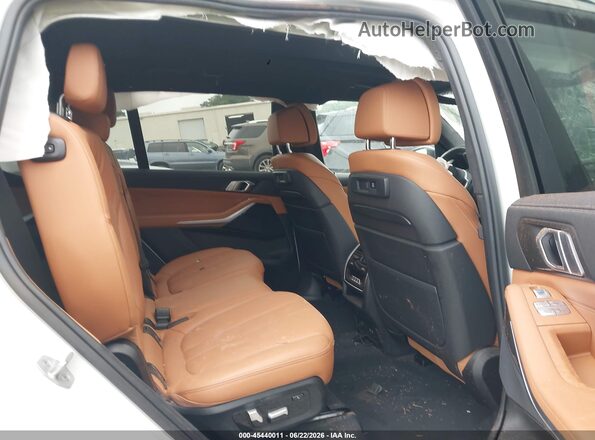5UXCW2C05N9K22960 2022 BMW X7 White VIN კოდის სტიკერის ხედი