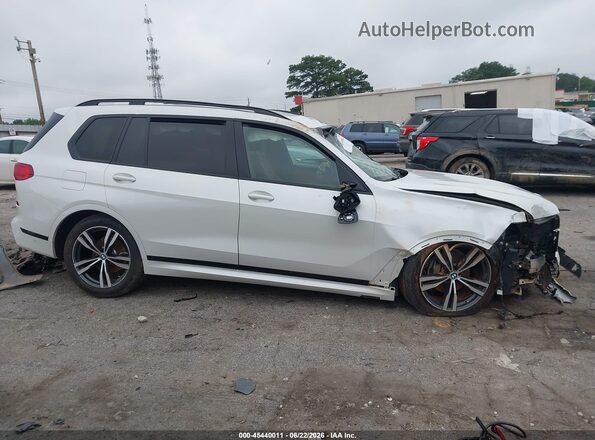 5UXCW2C05N9K22960 2022 BMW X7 White უკანა სალონის ხედი