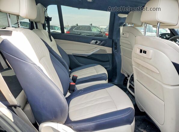 5UXCW2C05N9L10679 2022 BMW X7 Blue უკანა სავარძლების ხედი