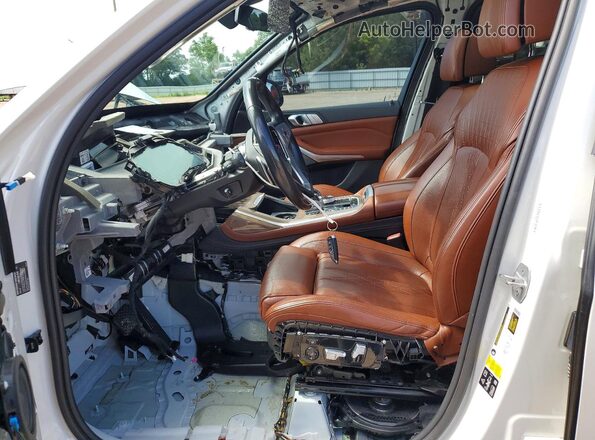 5UXCW2C06L9B99267 2020 BMW X7 White Vista interior delantera
