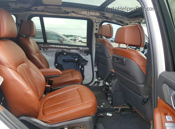 5UXCW2C06L9B99267 2020 BMW X7 White Vista de los asientos traseros
