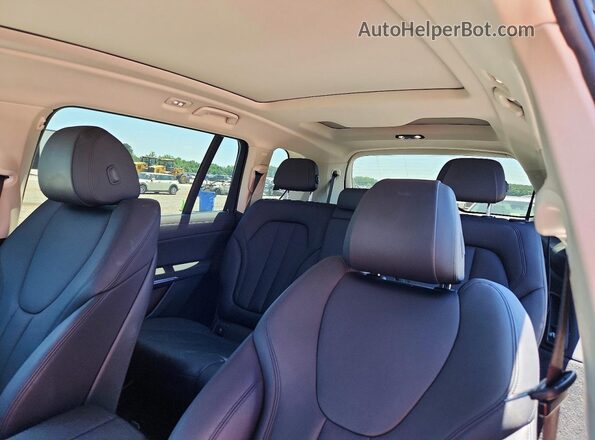 5UXCW2C07M9H31532 2021 BMW X7 Black Rear seats view