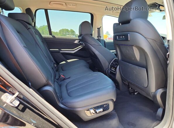5UXCW2C07M9H31532 2021 BMW X7 Black Rear interior view