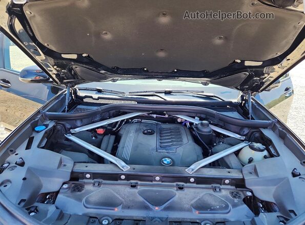 5UXCW2C07M9H31532 2021 BMW X7 Black Engine compartment view
