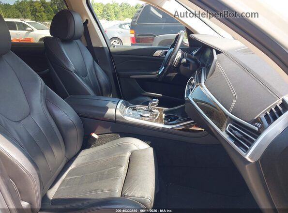 5UXCW2C08L9B21119 2020 BMW X7 Белый Вид салона спереди