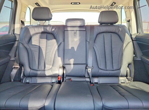 5UXCW2C08L9B58977 2020 BMW X7 Black Rear seats view