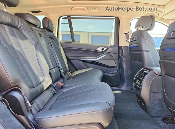 5UXCW2C08L9B58977 2020 BMW X7 Black Rear interior view