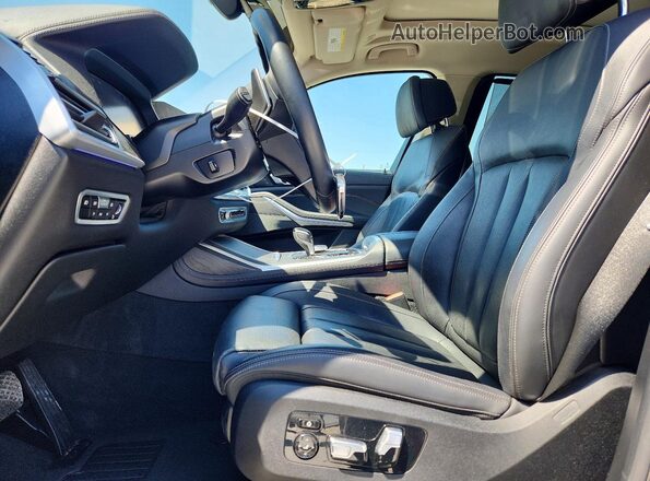 5UXCW2C08L9B58977 2020 BMW X7 Black Front interior view