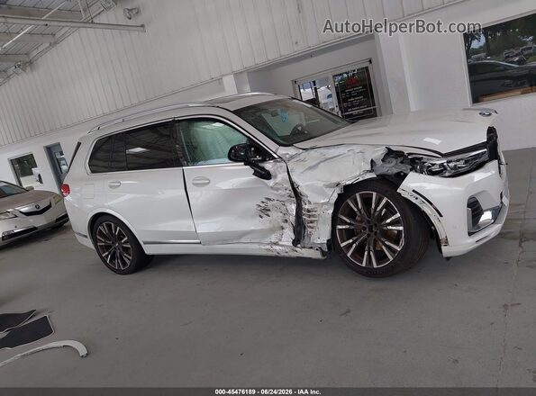 5UXCW2C08N9L97266 2022 BMW X7 White Սալոնի հետևի տեսք