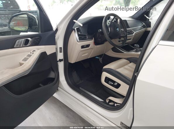 5UXCW2C08N9L97266 2022 BMW X7 White Սալոնի դիմացի տեսք