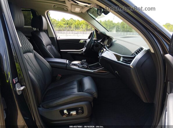 5UXCW2C09M9H37025 2021 BMW X7 Серый Вид салона спереди