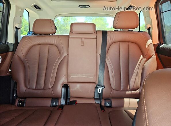 5UXCW2C51KL088426 2019 BMW X7 White უკანა სავარძლების ხედი