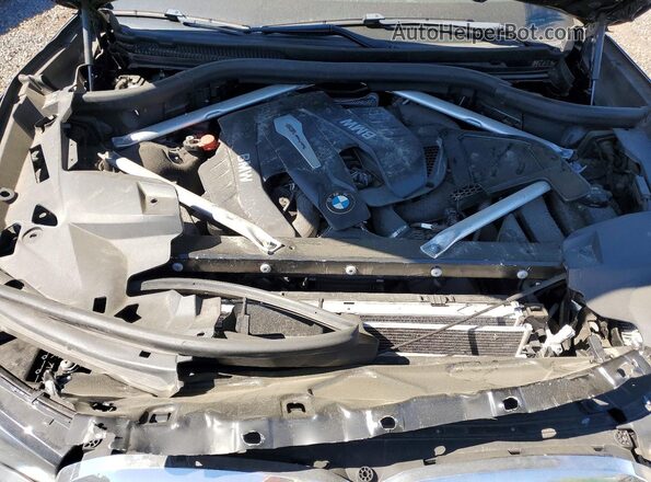 5UXCX4C50KLS35957 2019 BMW X7 Gray Vista del compartimento del motor