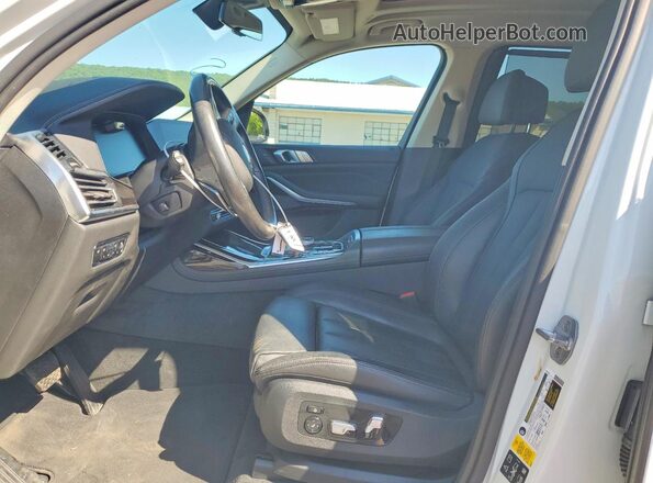 5UXCX4C53KLS36228 2019 BMW X7 White 