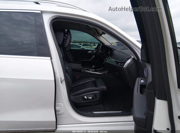 5UXCX4C59KLS35603 2019 BMW X7 White Front interior view