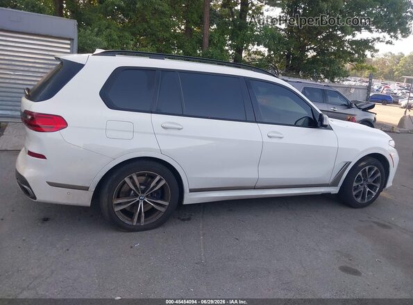 5UXCX6C01M9E61735 2021 BMW X7 White Вид задньої частини салону