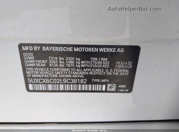 5UXCX6C02L9C38182 2020 BMW X7 White Vista del compartimento del motor