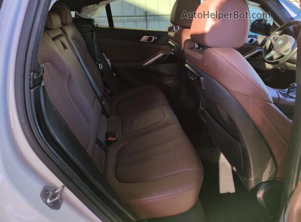 5UXCY6C04L9C97246 2020 BMW X6 White Widok wnętrza z tyłu