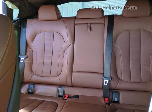 5UXCY6C04L9C97246 2020 BMW X6 White Widok tylnych siedzeń