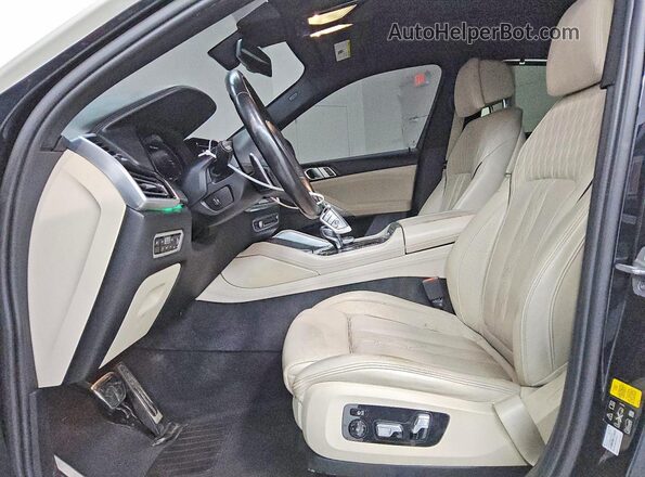 5UXCY8C04M9E21187 2021 BMW X6 White Widok wnętrza z przodu