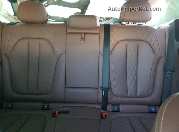 5UXJU4C02L9C19829 2020 BMW X5 White უკანა სავარძლების ხედი