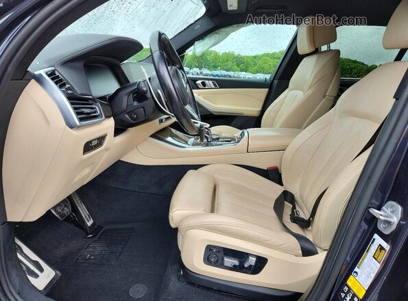 5UXJU4C03N9K49793 2022 BMW X5 Серый Вид салона спереди