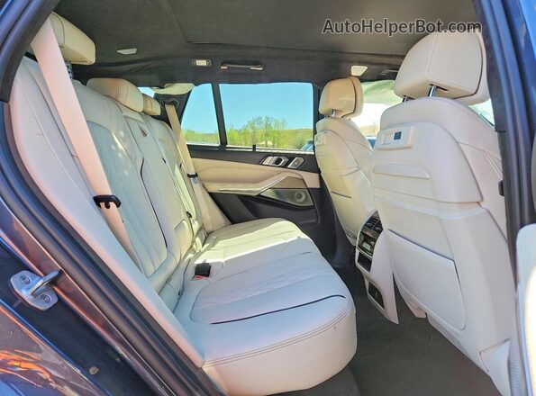 5UXJU4C07M9F17469 2021 BMW X5 Gray Widok wnętrza z tyłu