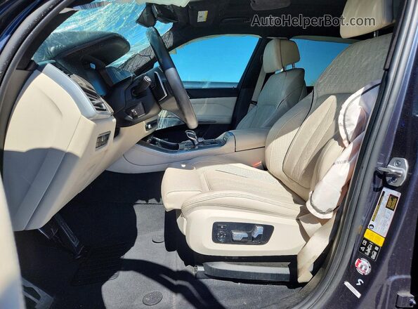 5UXJU4C07M9F17469 2021 BMW X5 Gray Widok wnętrza z przodu