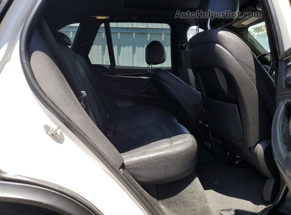 5UXKR0C36H0X81590 2017 BMW X5 White Rear interior view