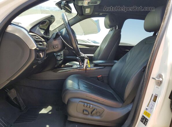 5UXKR0C36H0X81590 2017 BMW X5 White Front interior view