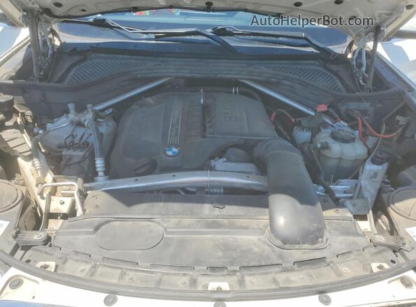 5UXKR0C50J0Y04580 2018 BMW X5 White Շարժիչի բաժամունքի տեսք