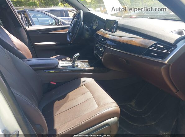 5UXKR0C52J0X91637 2018 BMW X5 White Front interior view