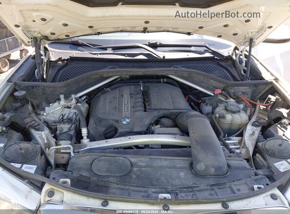 5UXKR0C55J0Y02730 2018 BMW X5 White Widok komory silnika
