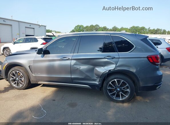 5UXKR0C58J0Y01765 2018 BMW X5 Gray Front view