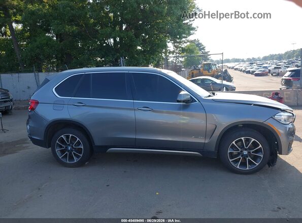 5UXKR0C58J0Y01765 2018 BMW X5 Gray Rear interior view